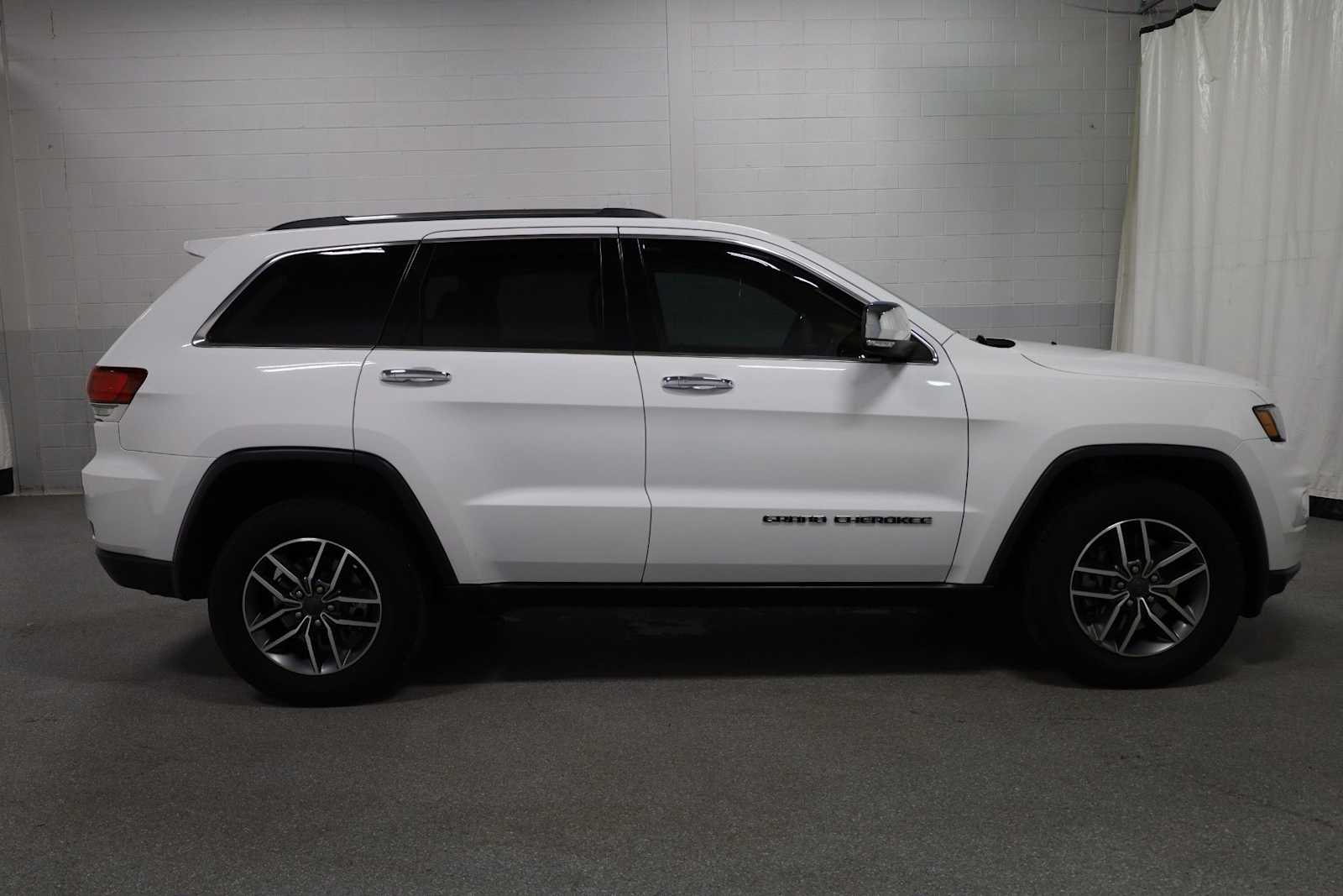 Thumbnail: 2021 Jeep Grand Cherokee - 10