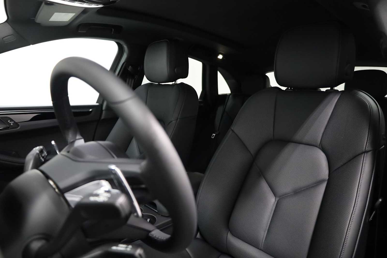 Thumbnail: 2025 Porsche Macan - 5