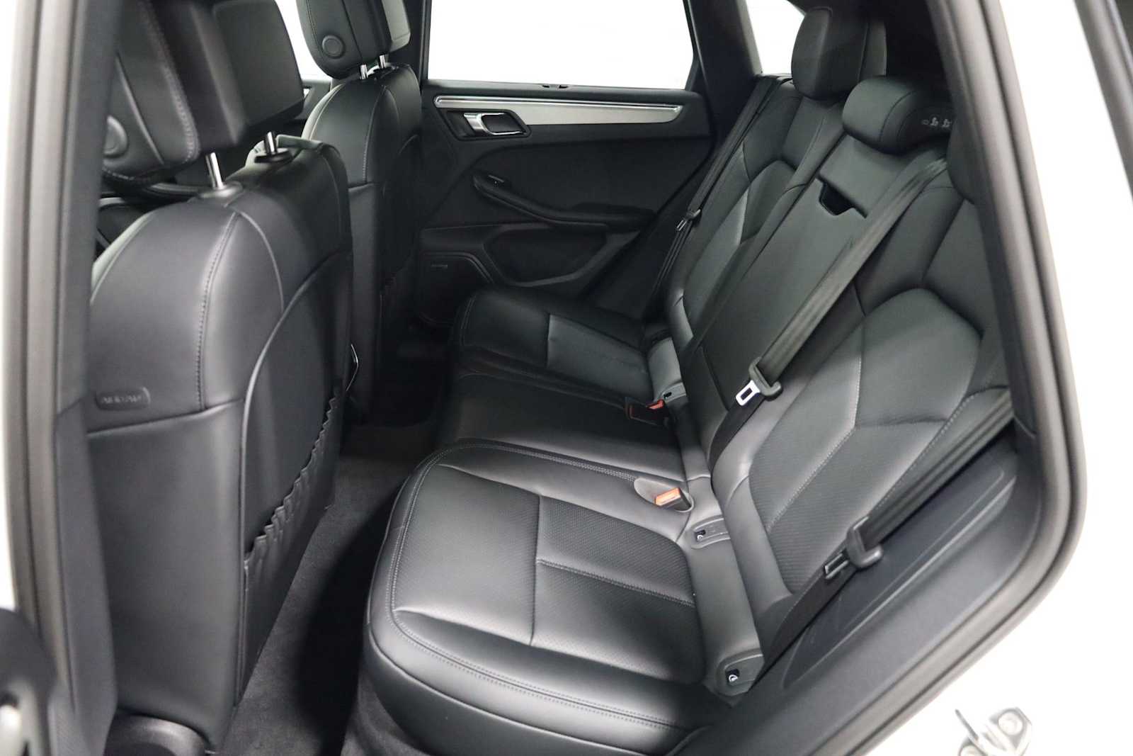 Thumbnail: 2026 Porsche Macan - 36