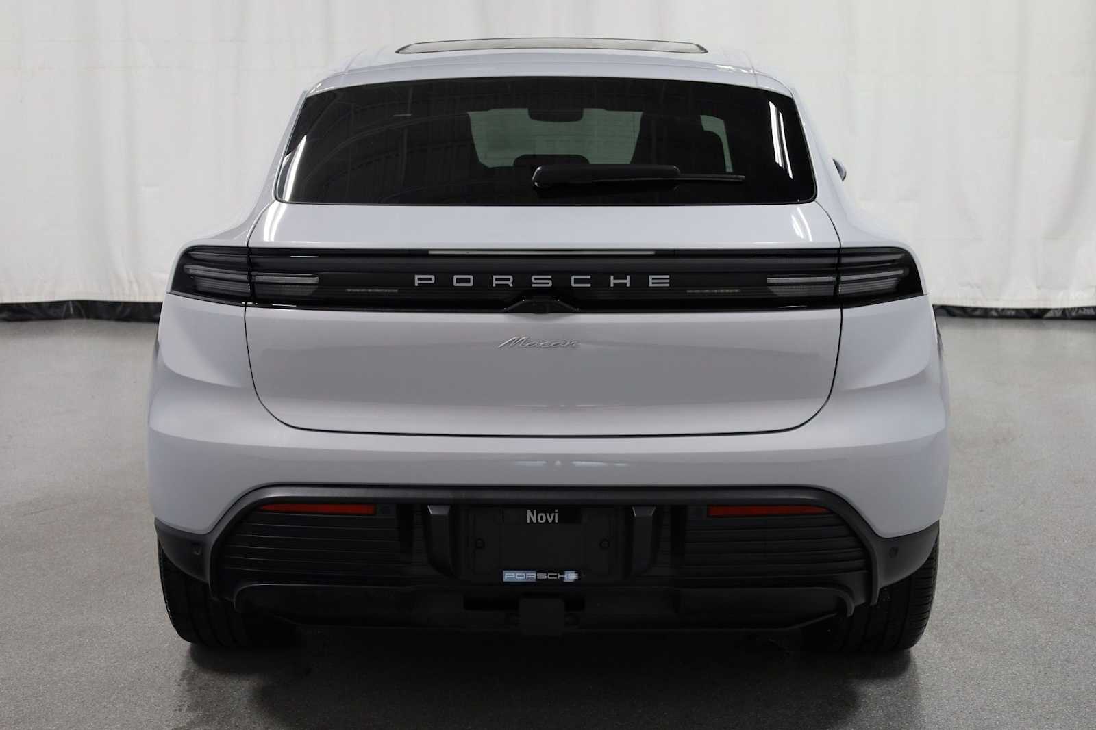 Thumbnail: 2025 Porsche Macan - 7