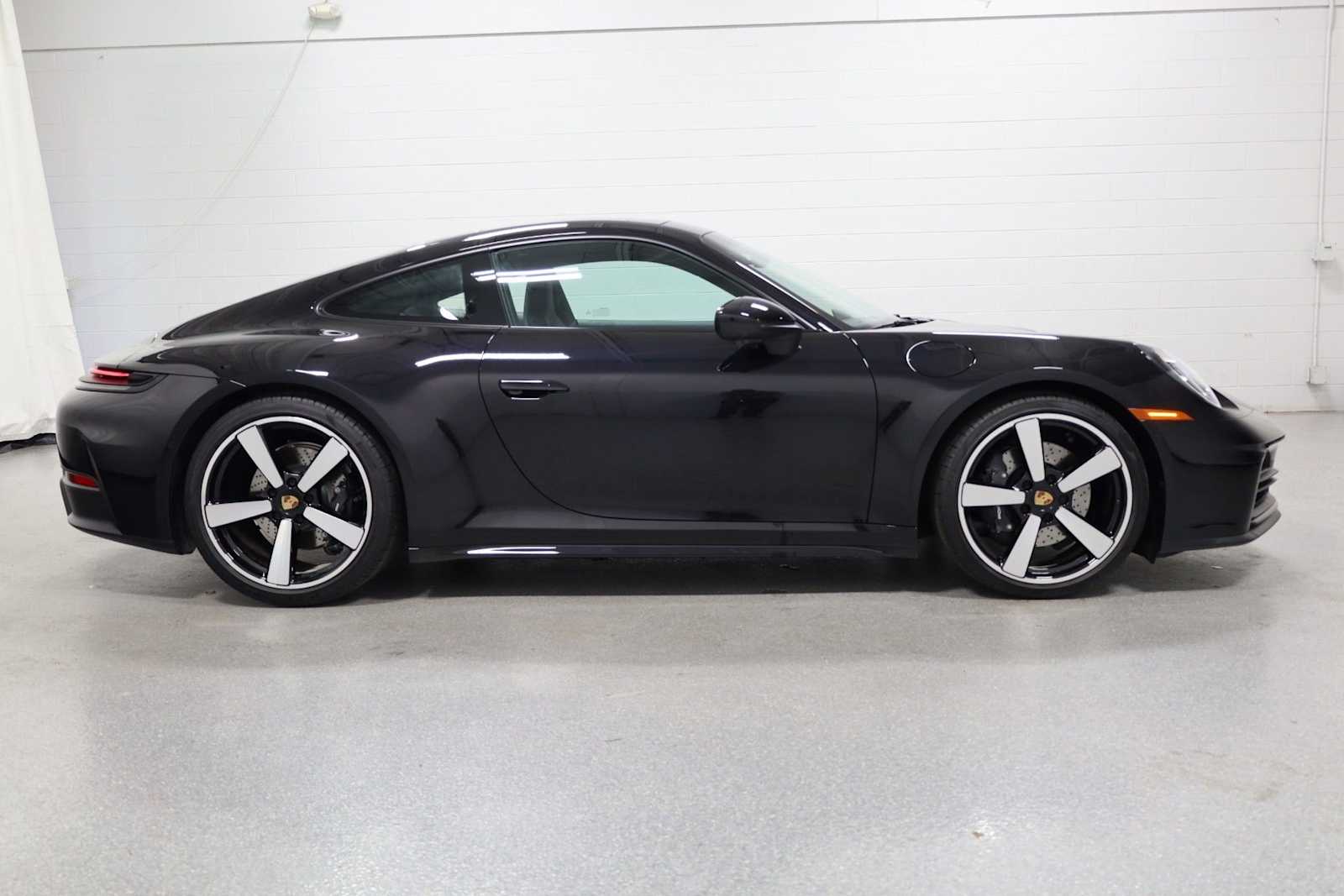 Thumbnail: 2025 Porsche 911 - 10