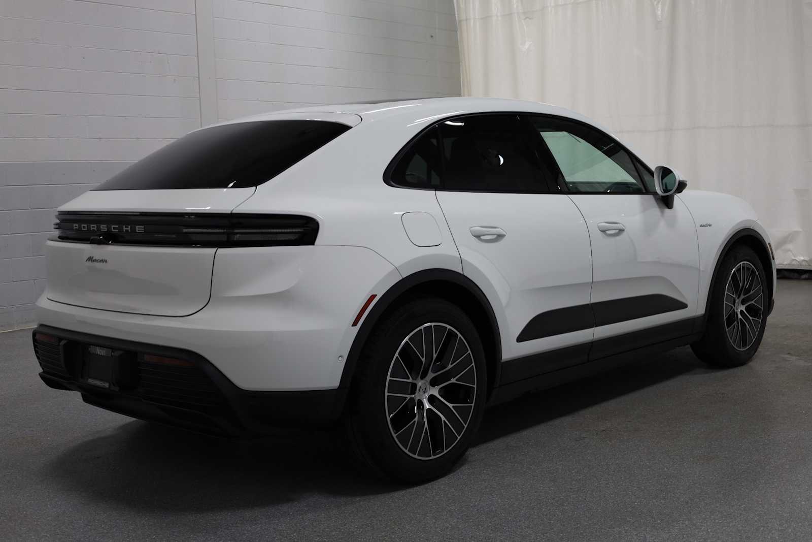 Thumbnail: 2025 Porsche Macan - 8