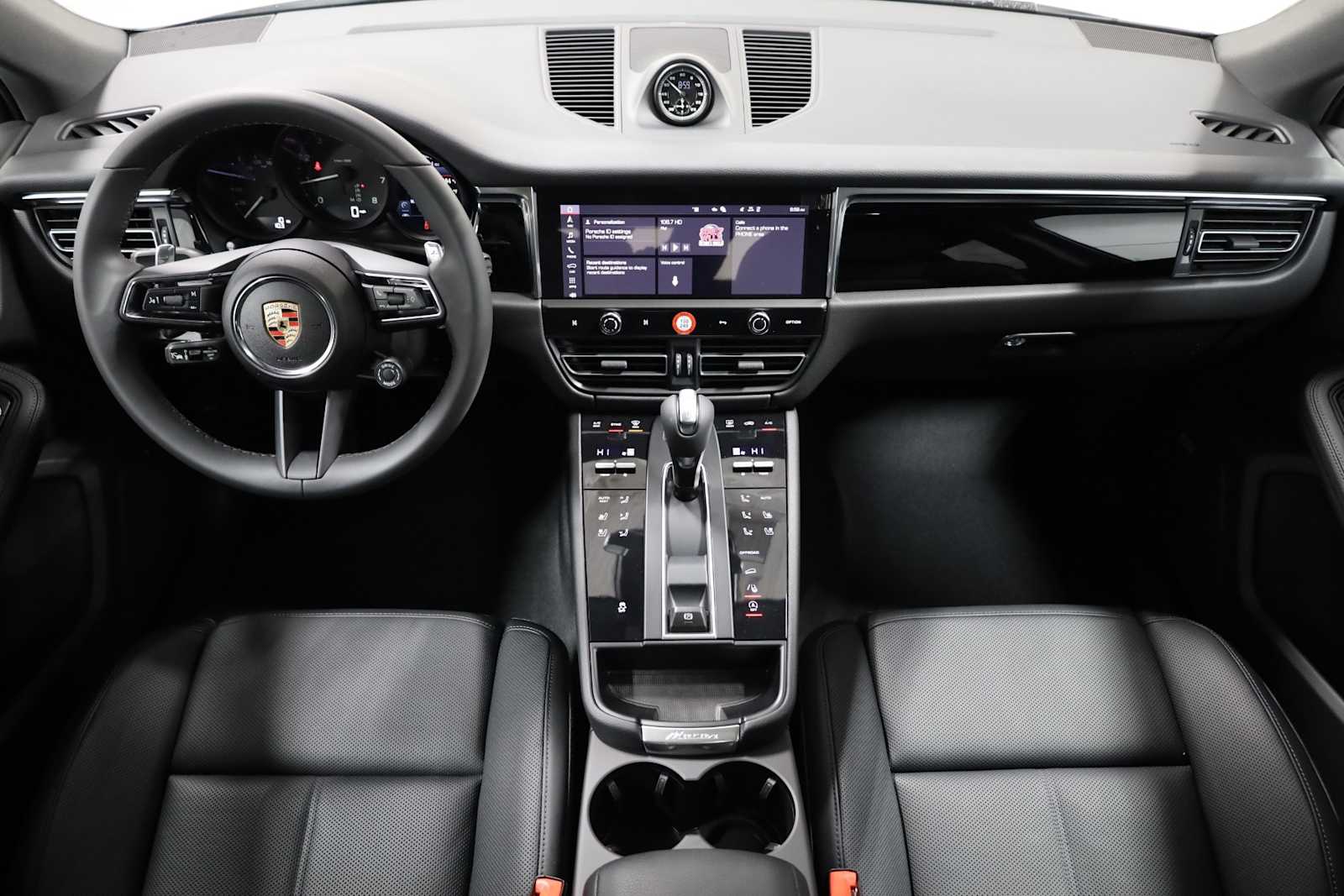 Thumbnail: 2025 Porsche Macan - 21