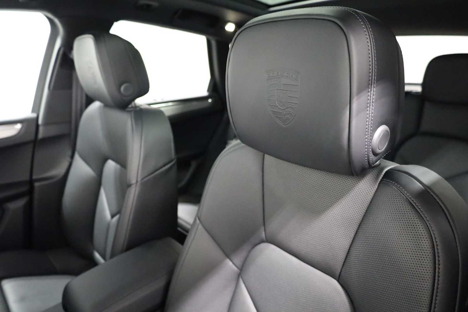 Thumbnail: 2026 Porsche Macan - 19