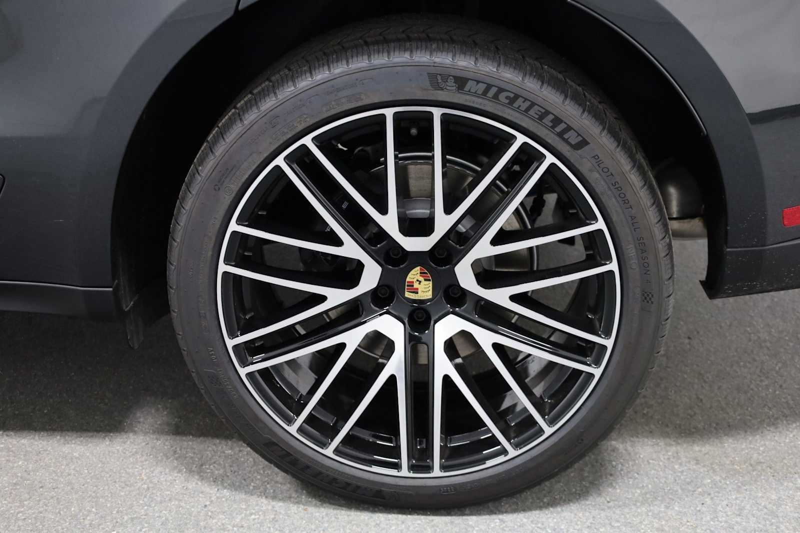 Thumbnail: 2026 Porsche Macan - 39