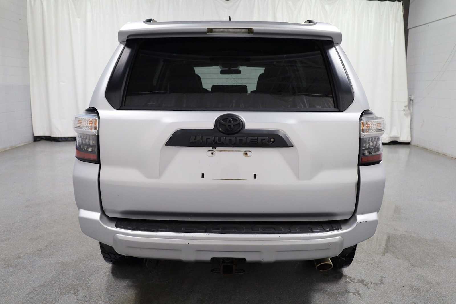 Thumbnail: 2014 Toyota 4Runner - 7