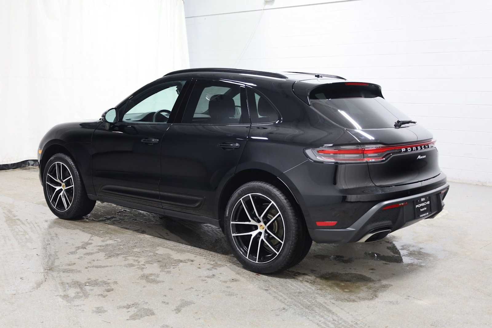 Thumbnail: 2025 Porsche Macan - 3