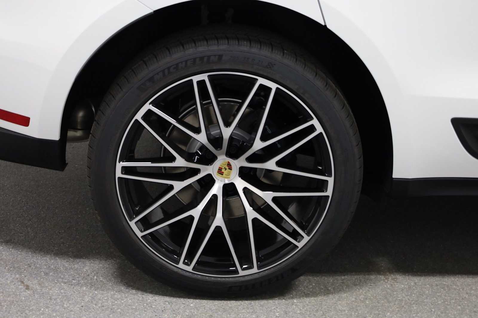 Thumbnail: 2026 Porsche Macan - 38