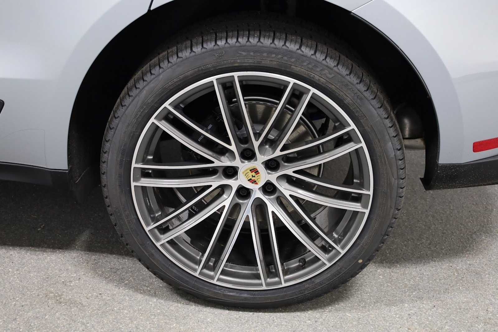 Thumbnail: 2026 Porsche Macan - 39