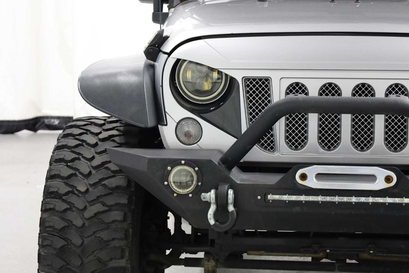 Thumbnail: 2017 Jeep Wrangler - 15