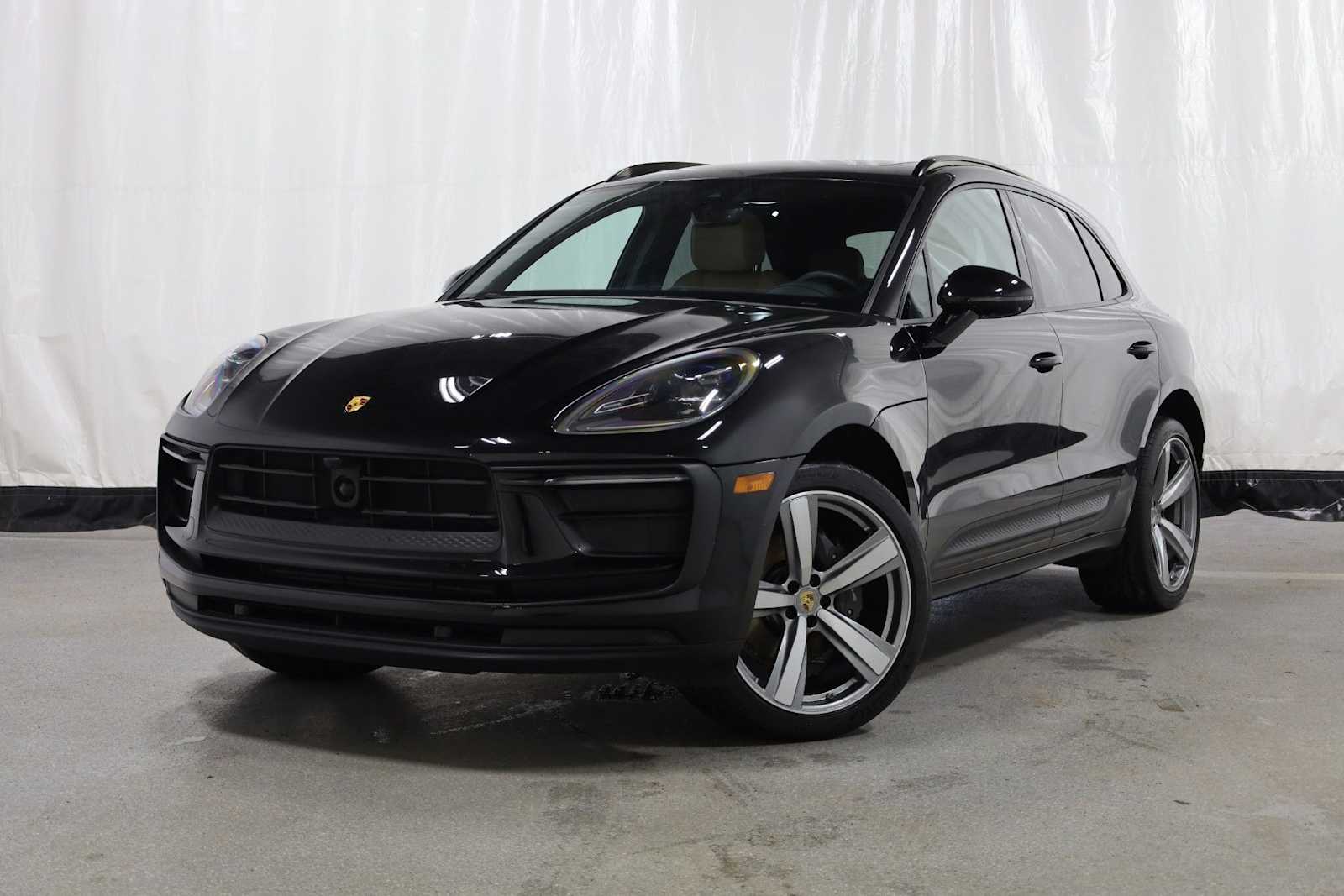 Thumbnail: 2024 Porsche Macan - 1