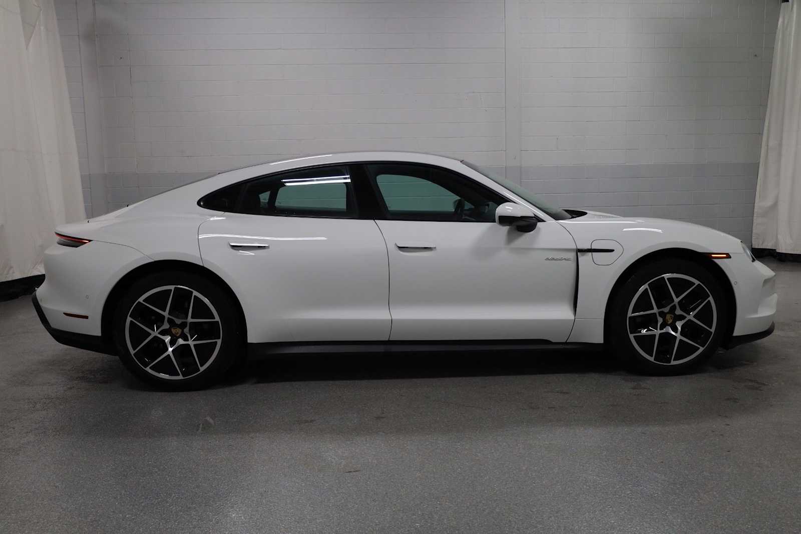 Thumbnail: 2025 Porsche Taycan - 11