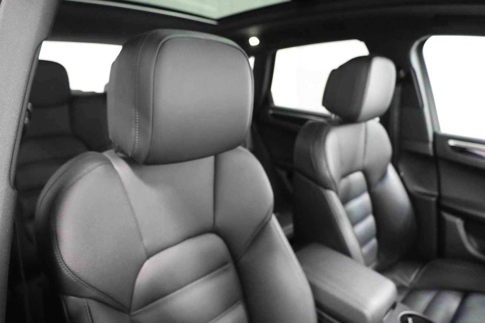 Thumbnail: 2023 Porsche Macan - 22