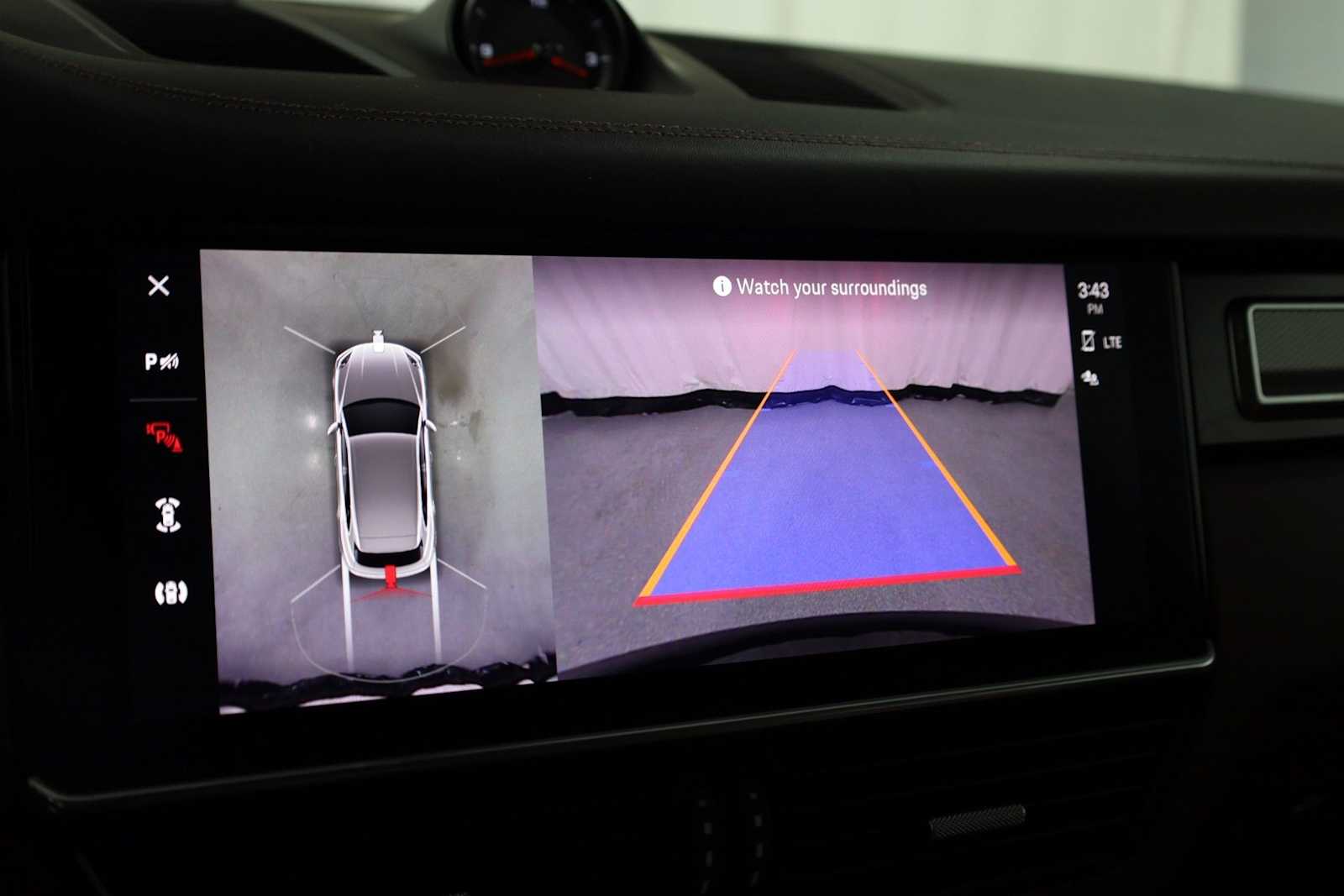 Thumbnail: 2022 Porsche Cayenne - 34