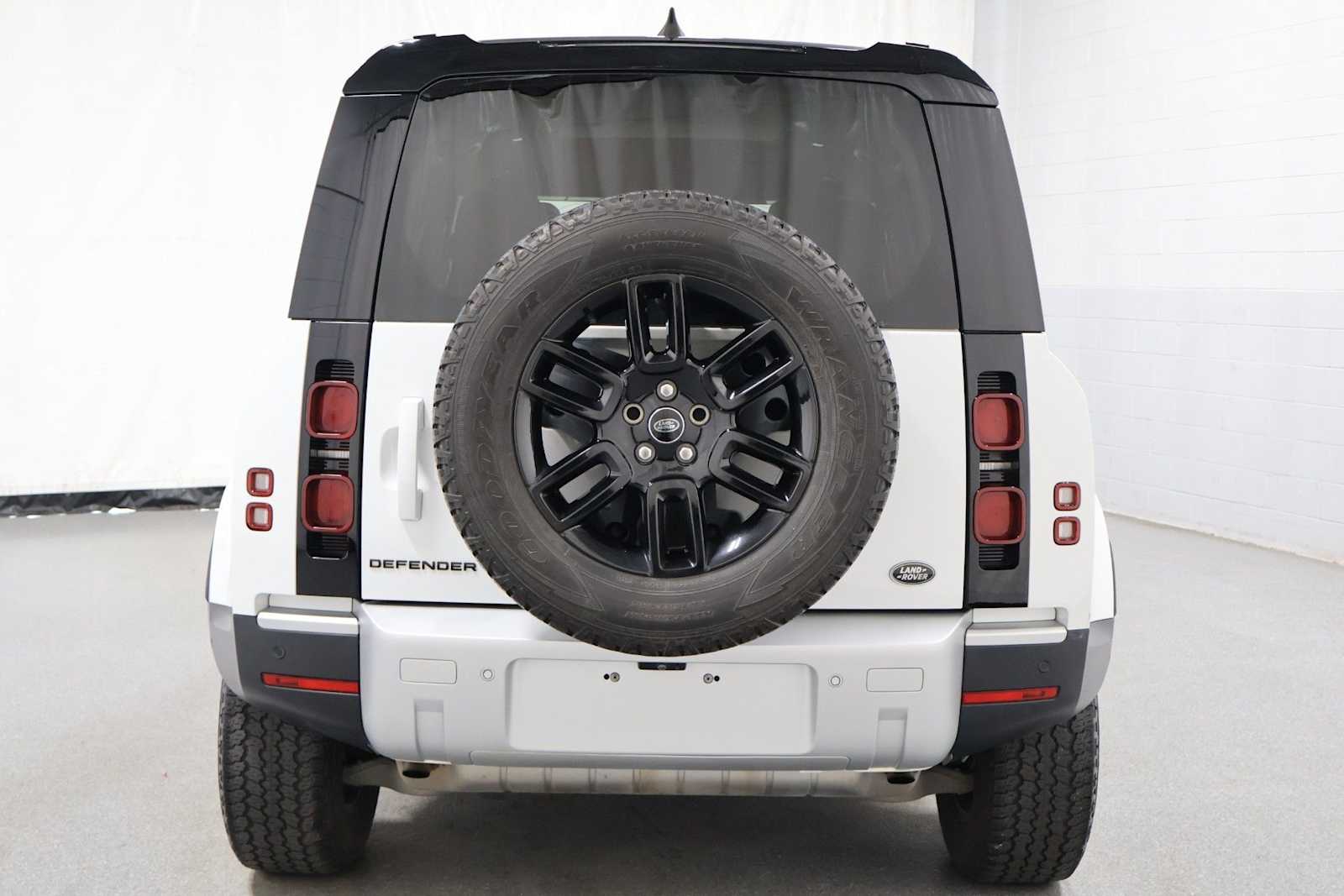 Thumbnail: 2022 Land Rover Defender - 6