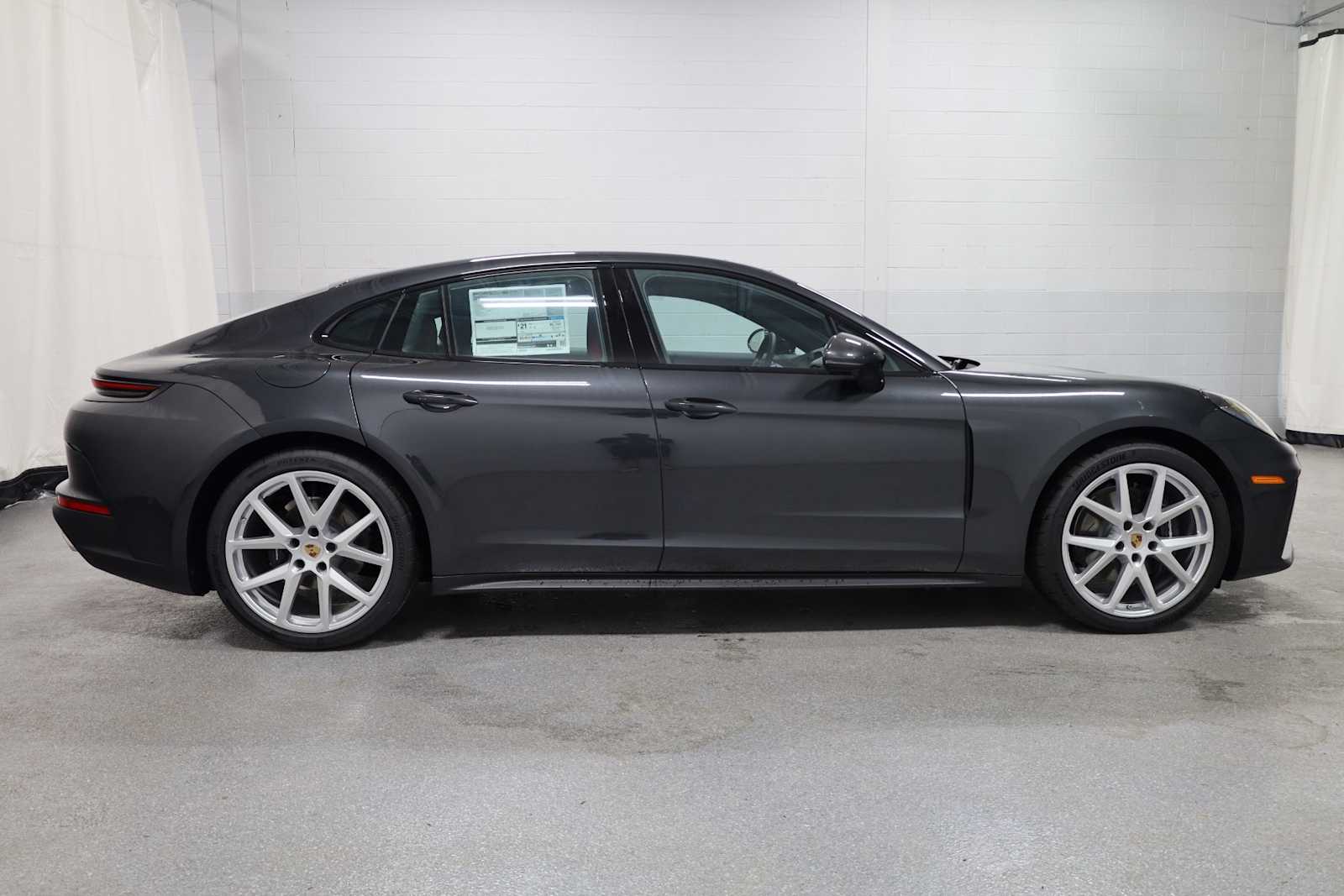 Thumbnail: 2025 Porsche Panamera - 10