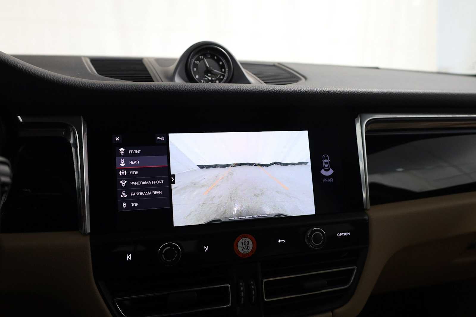 Thumbnail: 2026 Porsche Macan - 34