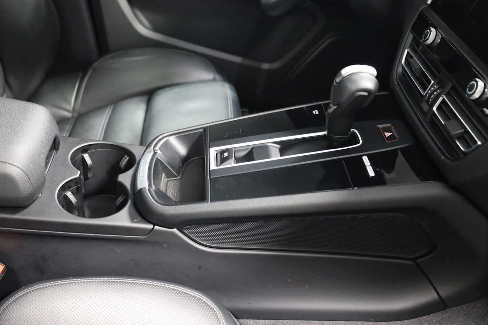 Thumbnail: 2023 Porsche Macan - 21