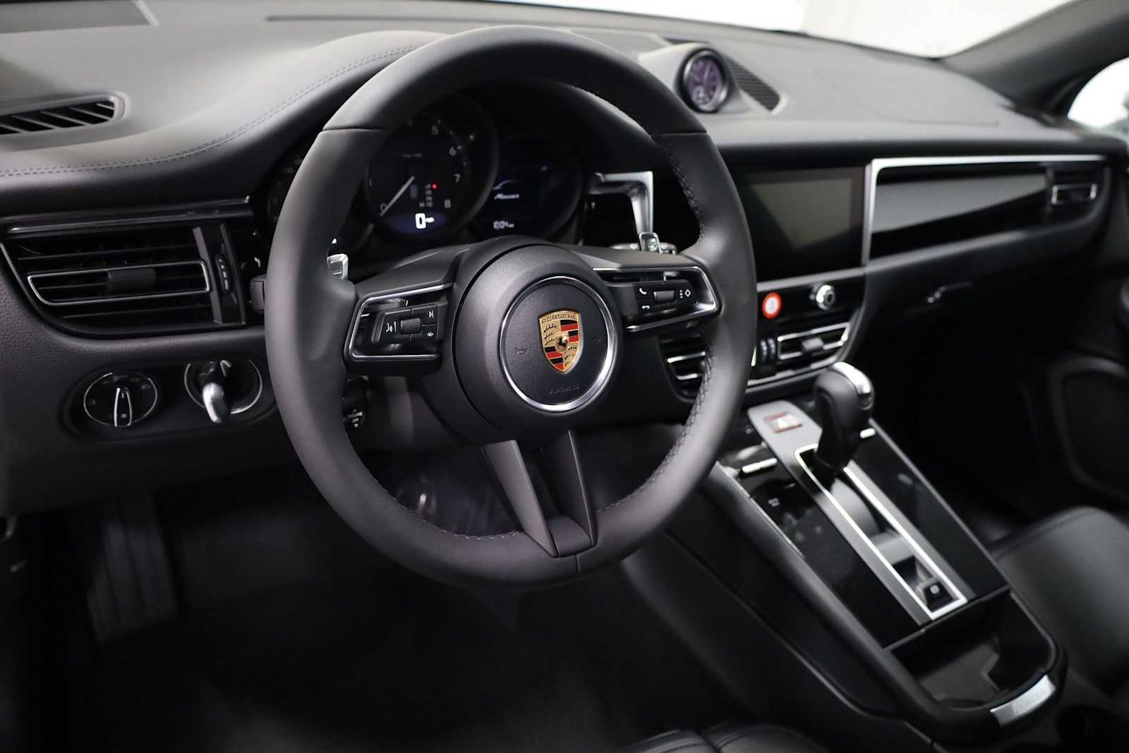 Thumbnail: 2026 Porsche Macan - 4
