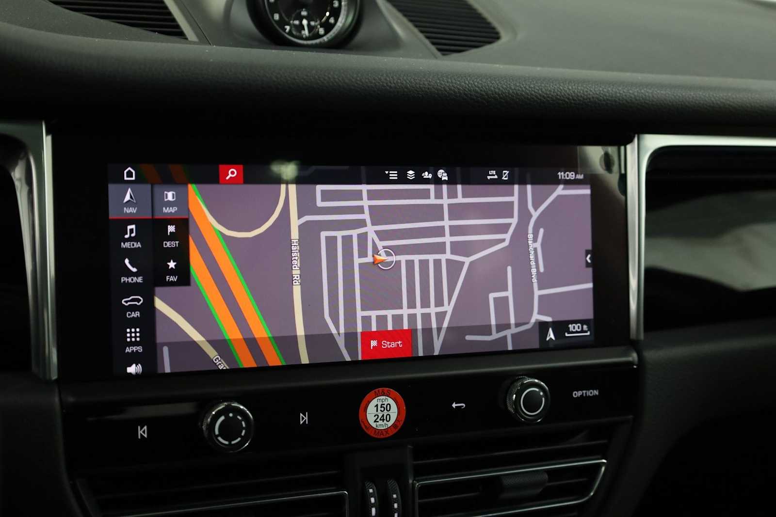 Thumbnail: 2026 Porsche Macan - 34