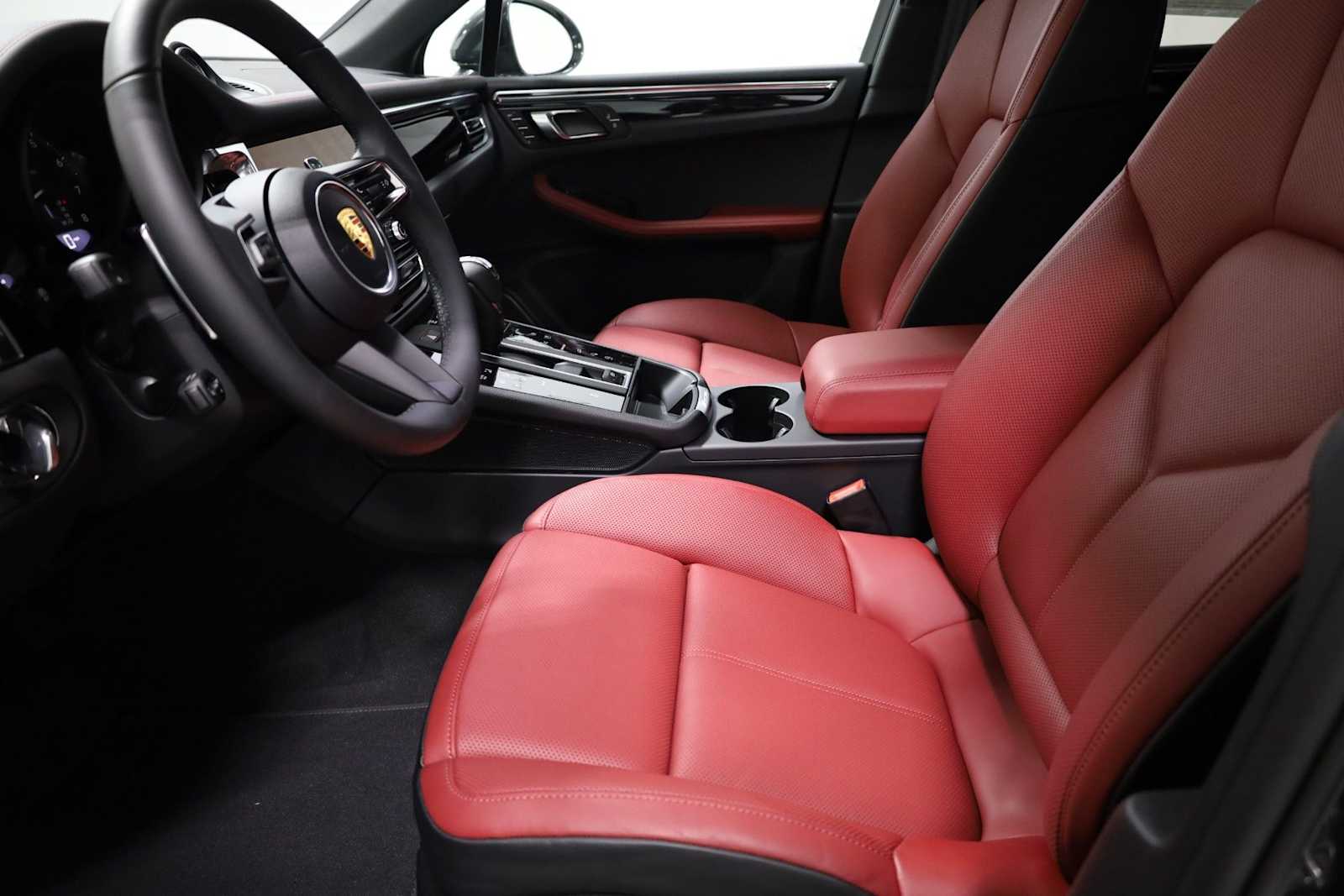 Thumbnail: 2026 Porsche Macan - 5