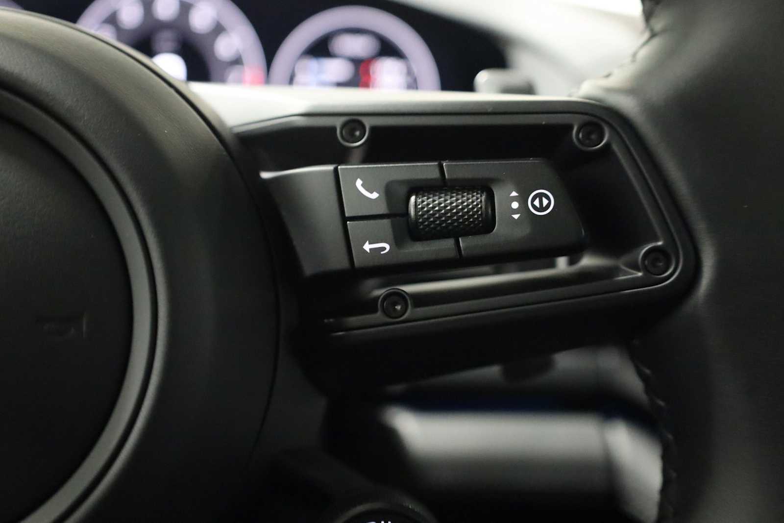 Thumbnail: 2026 Porsche Panamera - 28