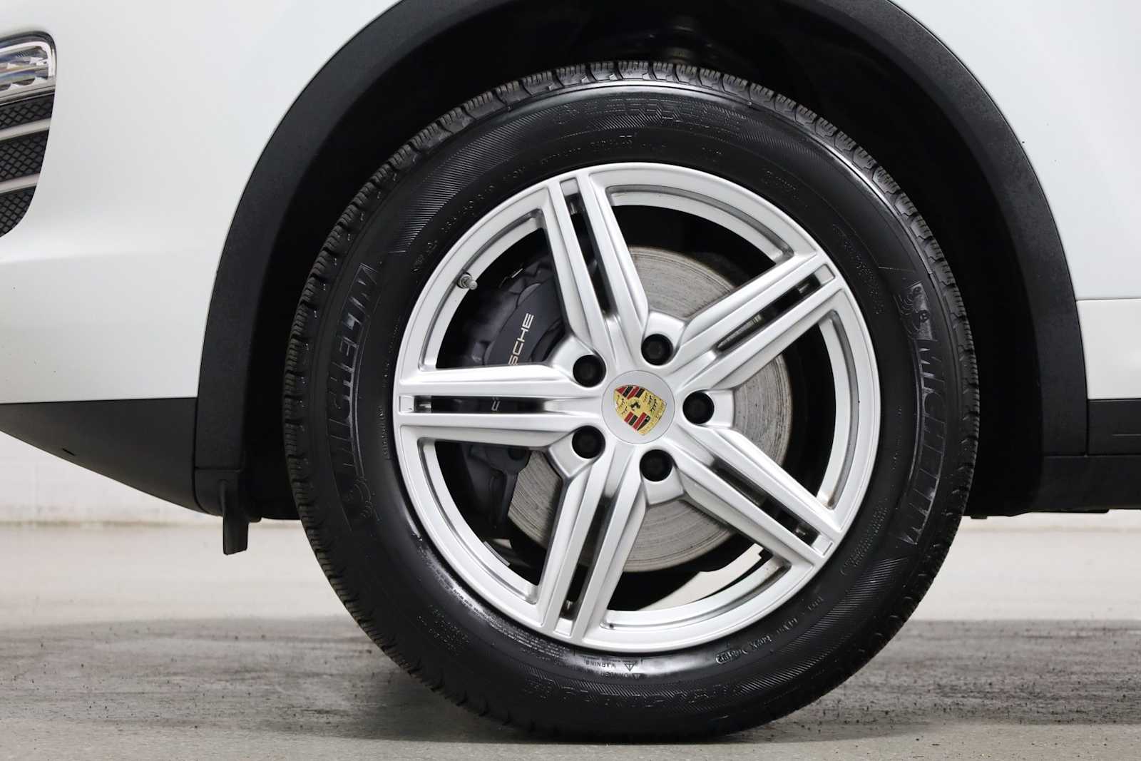 Thumbnail: 2014 Porsche Cayenne - 38