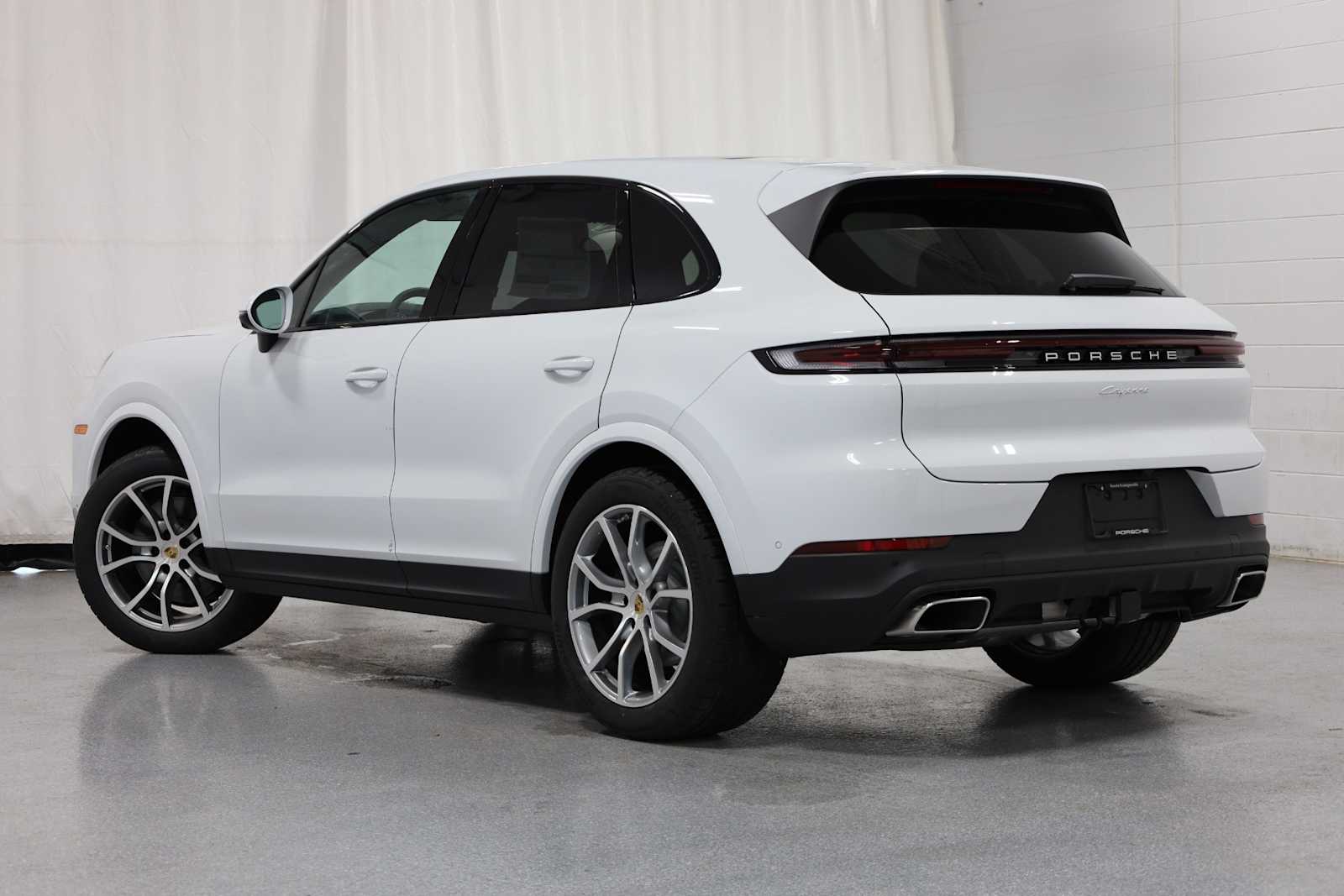 Thumbnail: 2024 Porsche Cayenne - 3