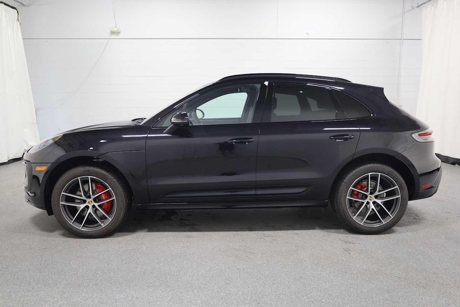 Thumbnail: 2025 Porsche Macan - 2