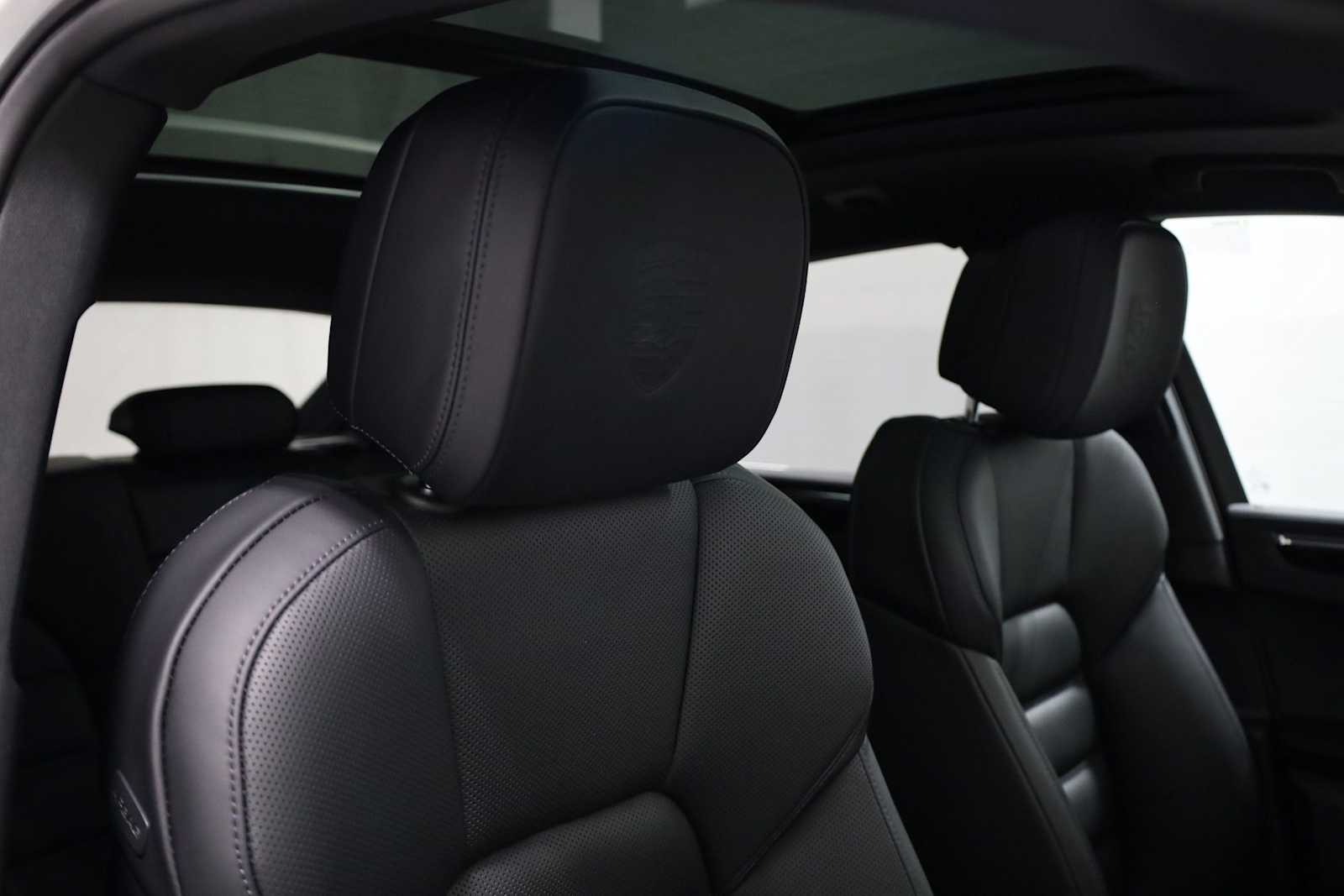 Thumbnail: 2026 Porsche Macan - 22