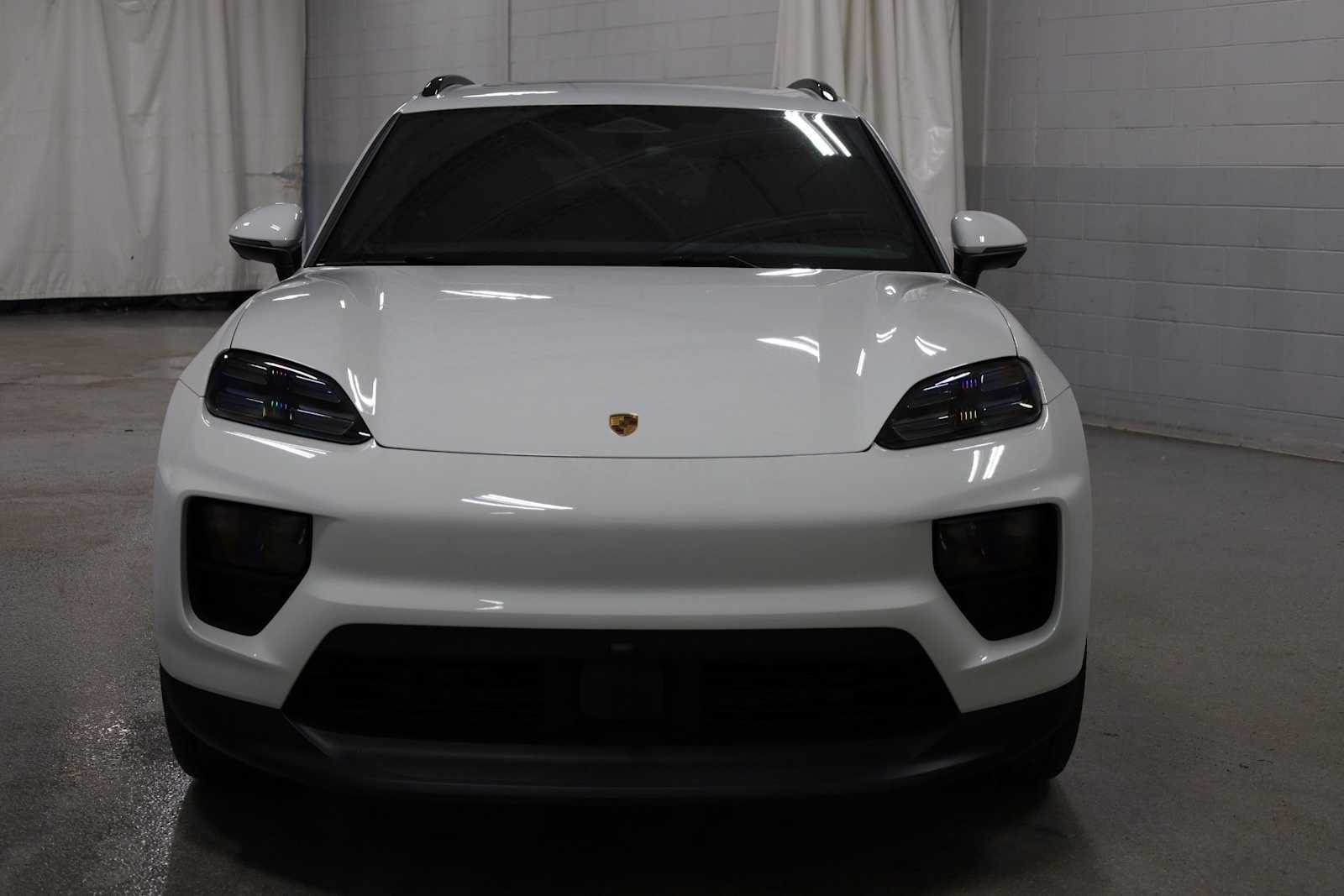 Thumbnail: 2026 Porsche Macan - 15