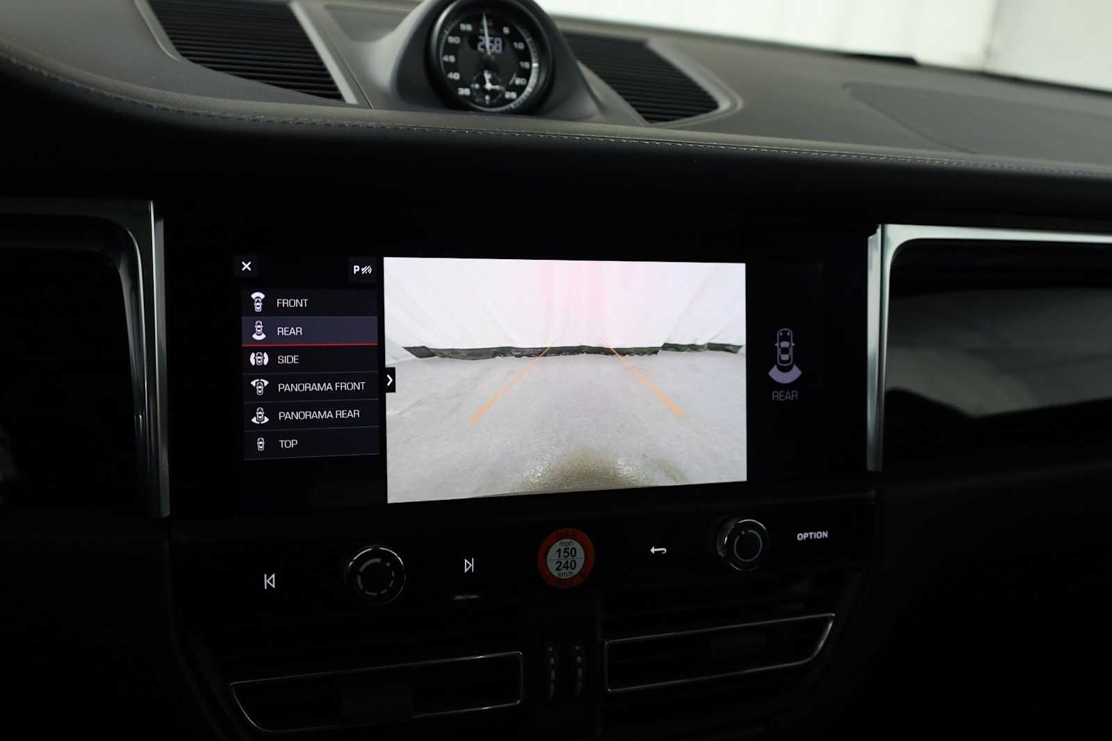 Thumbnail: 2026 Porsche Macan - 34