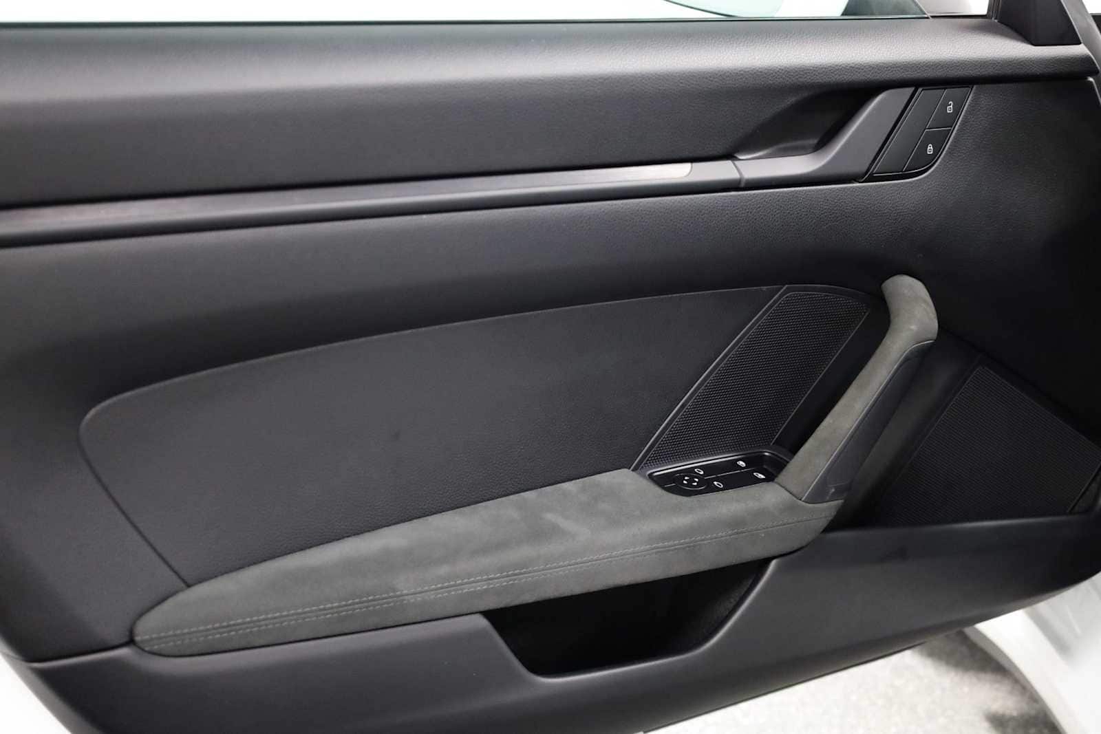 Thumbnail: 2022 Porsche 911 - 16