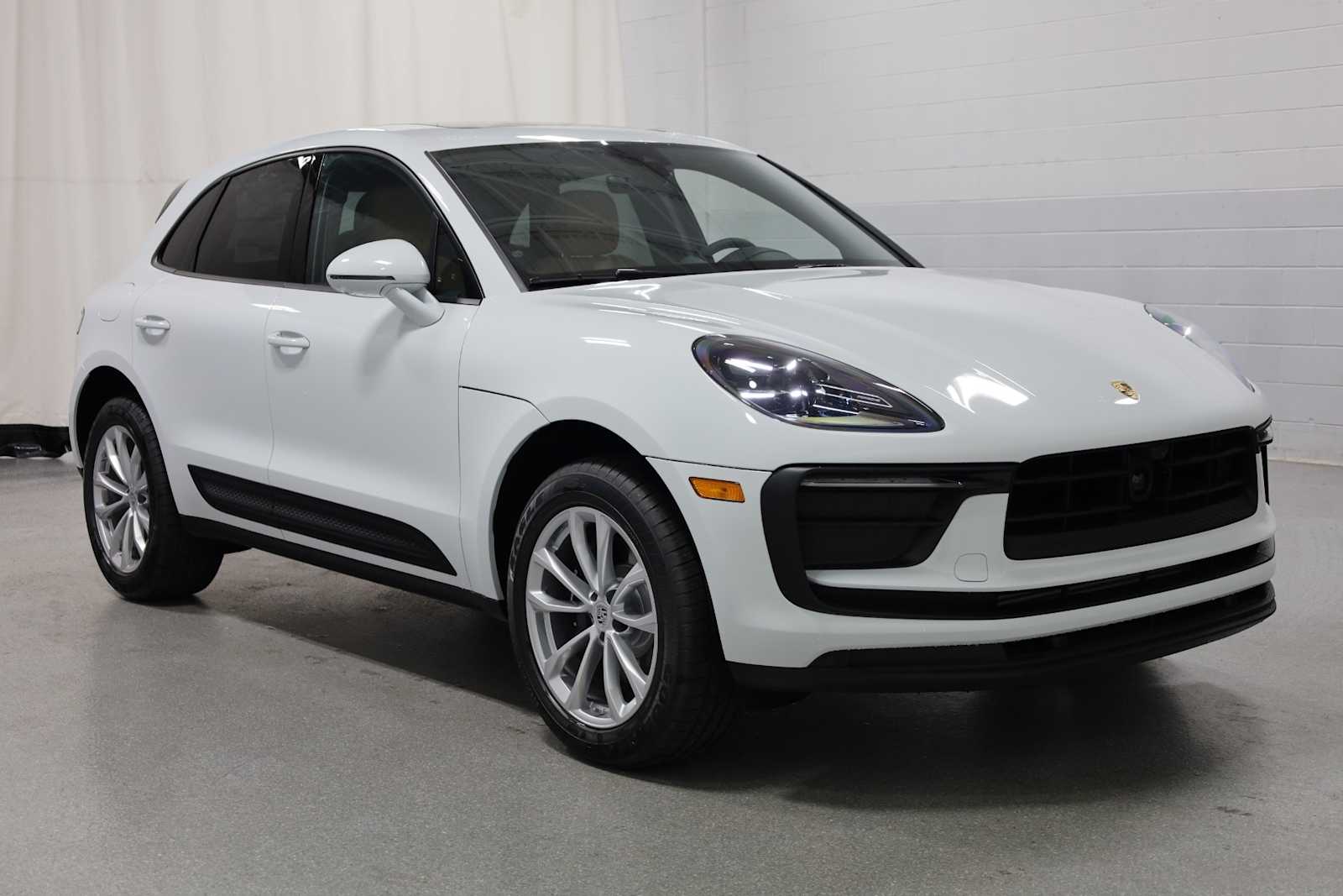 Thumbnail: 2026 Porsche Macan - 13