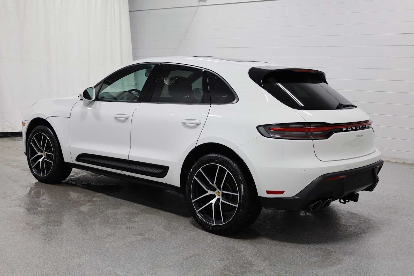 Thumbnail: 2025 Porsche Macan - 3