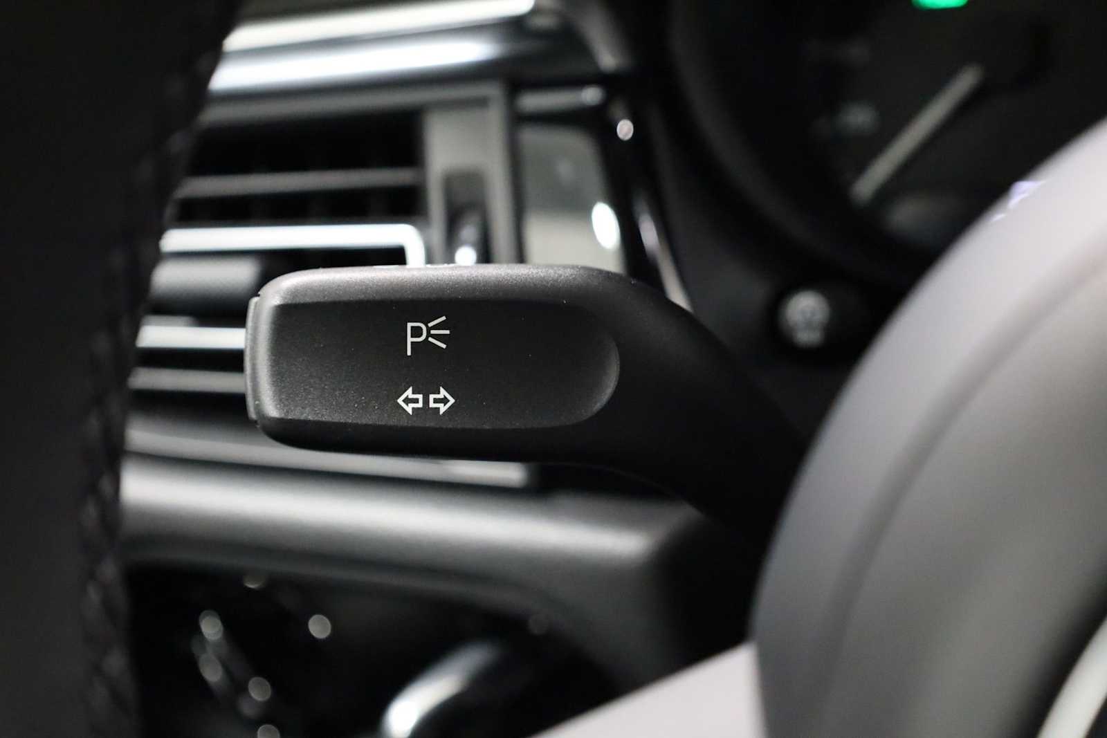 Thumbnail: 2026 Porsche Macan - 31