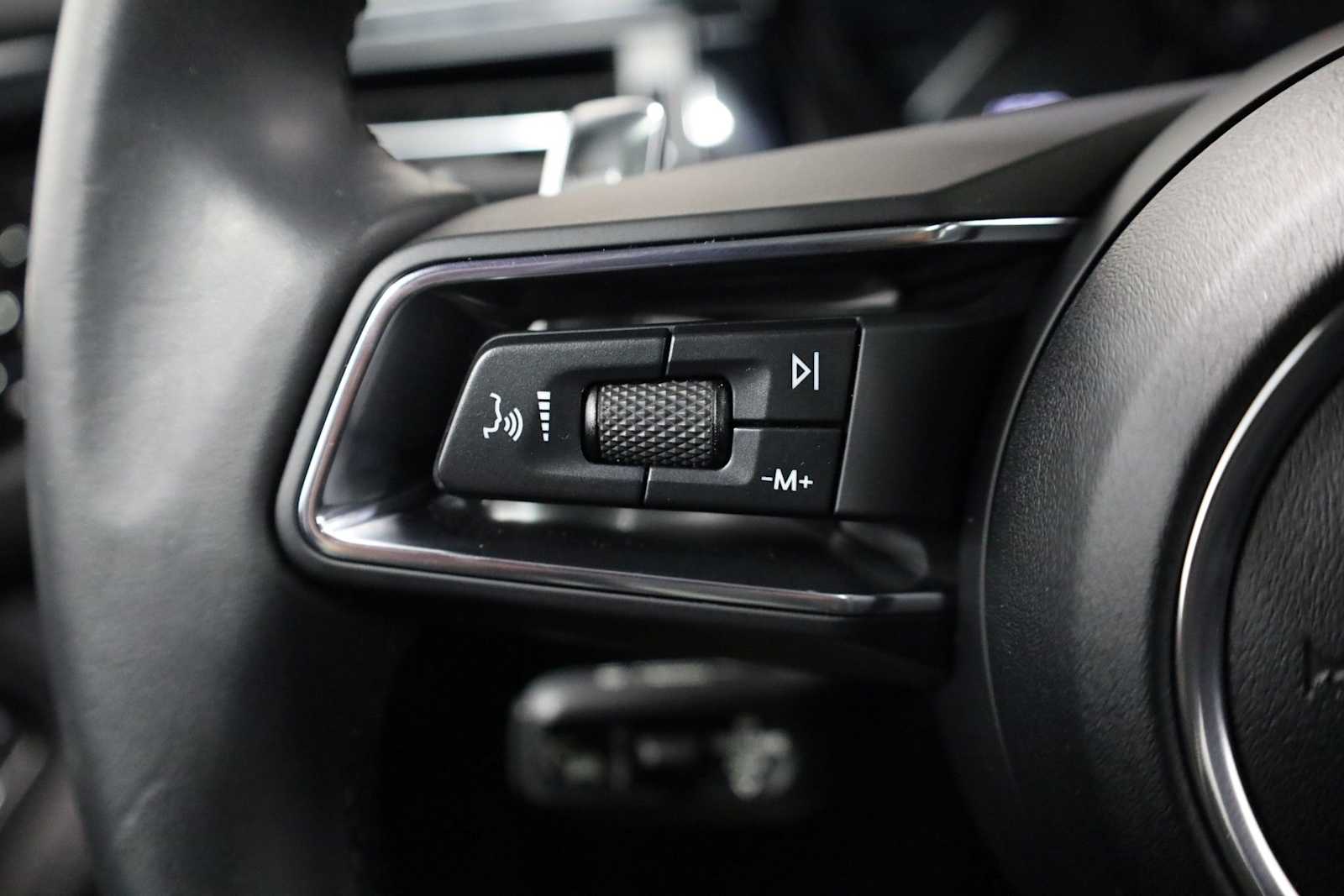 Thumbnail: 2025 Porsche Macan - 27