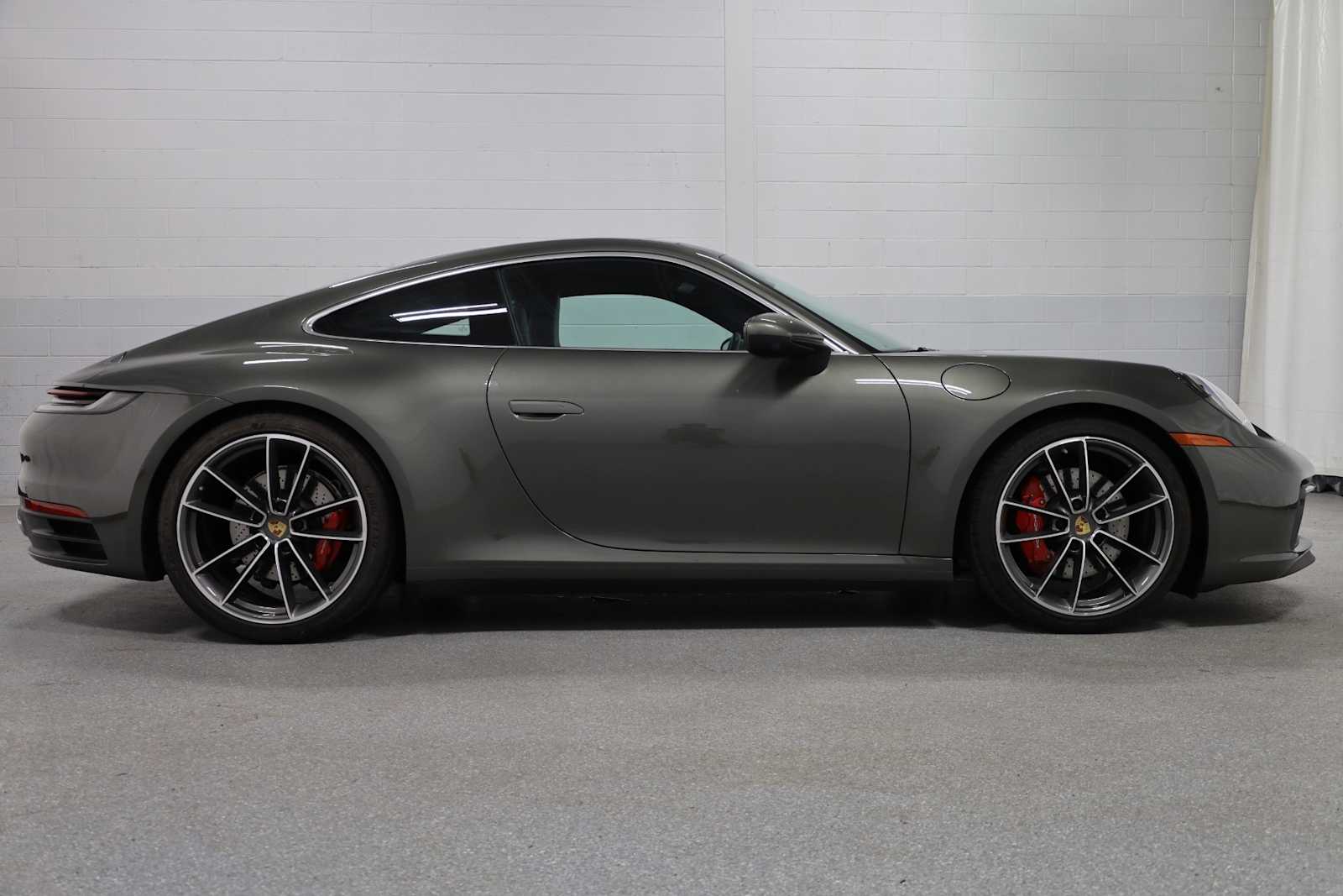Thumbnail: 2022 Porsche 911 - 10