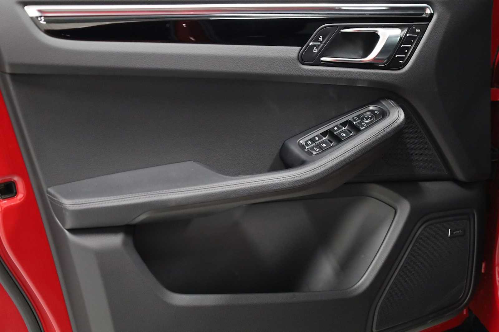 Thumbnail: 2025 Porsche Macan - 16