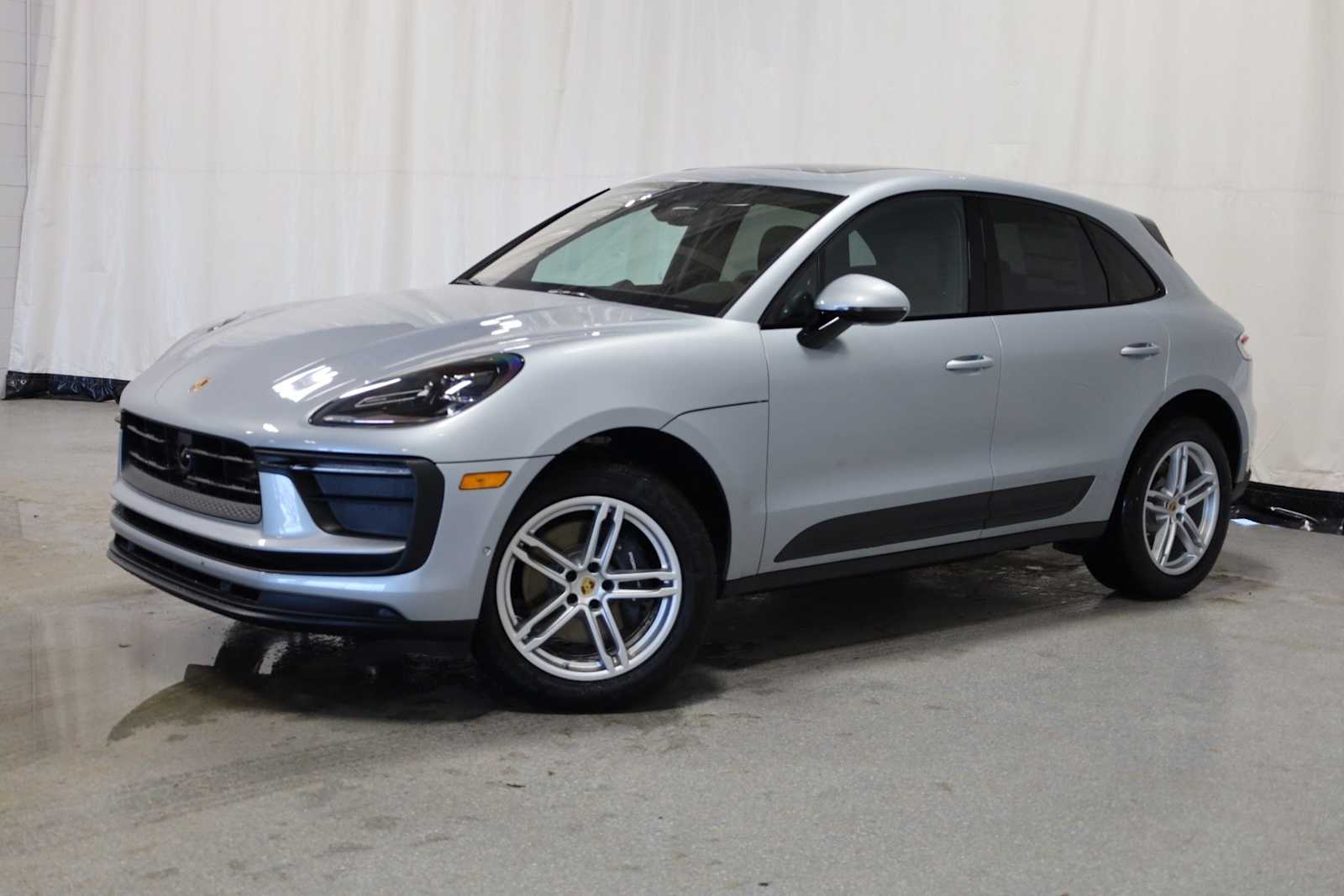 Thumbnail: 2026 Porsche Macan - 1