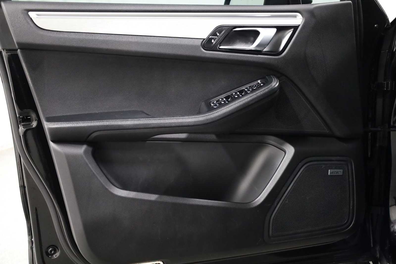 Thumbnail: 2018 Porsche Macan - 16