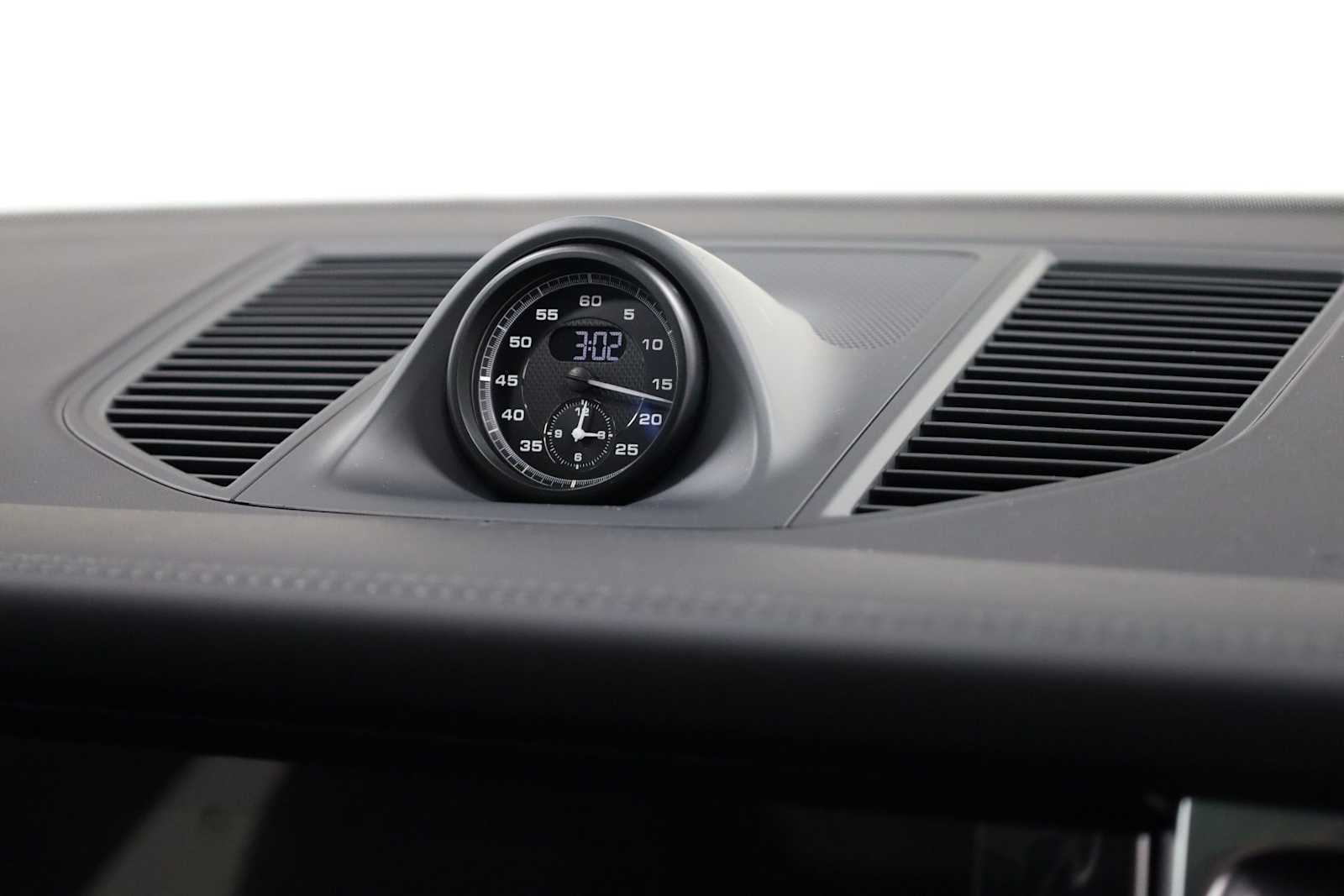 Thumbnail: 2026 Porsche Macan - 23