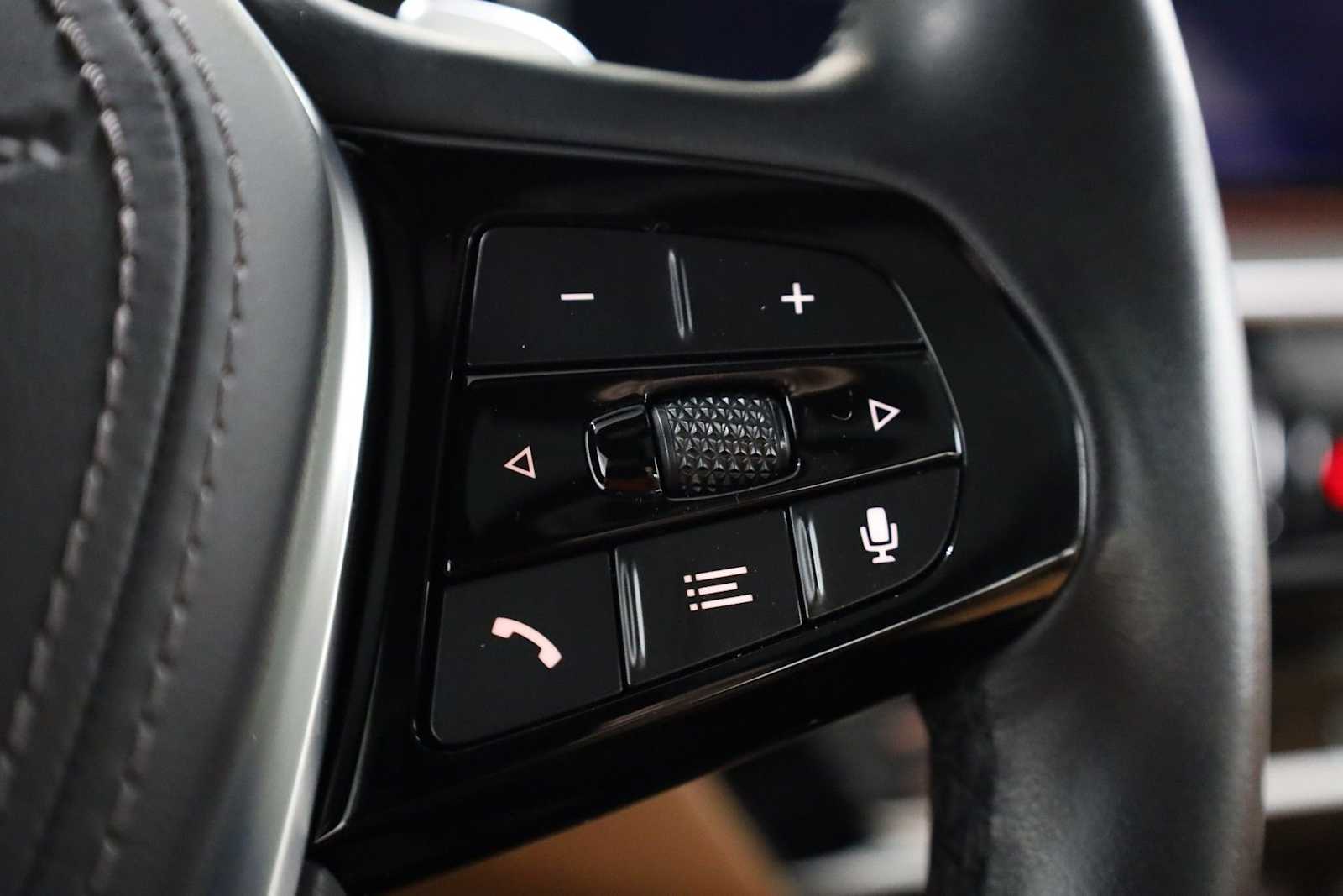 Thumbnail: 2022 BMW 5 Series - 26