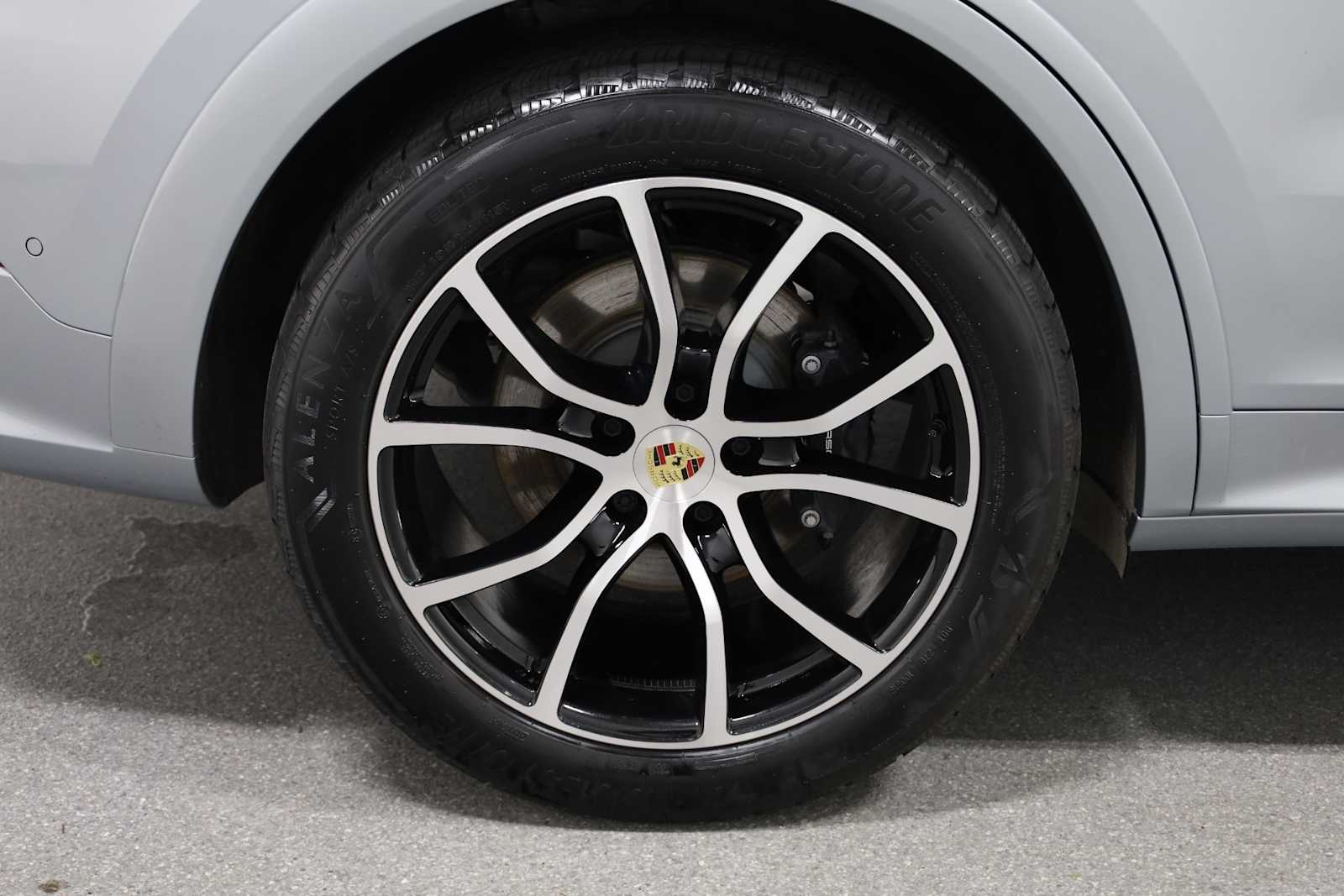 Thumbnail: 2024 Porsche Cayenne - 36