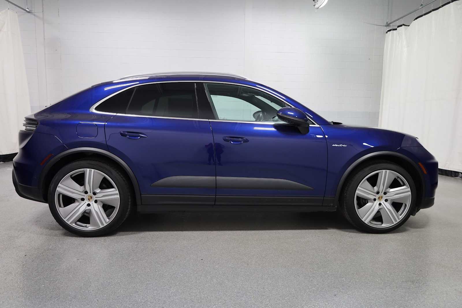 Thumbnail: 2024 Porsche Macan - 10