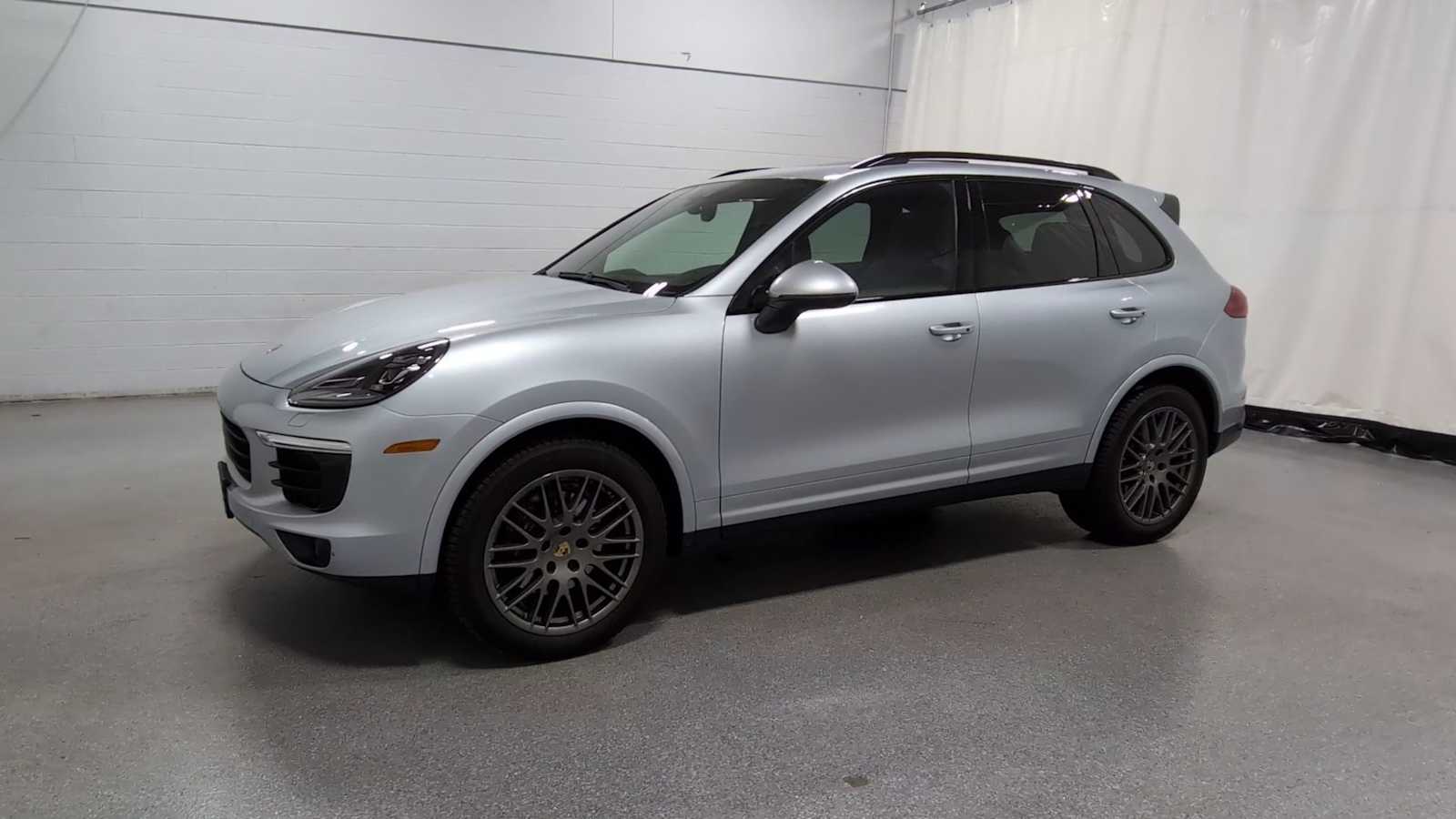 Thumbnail: 2017 Porsche Cayenne - 3