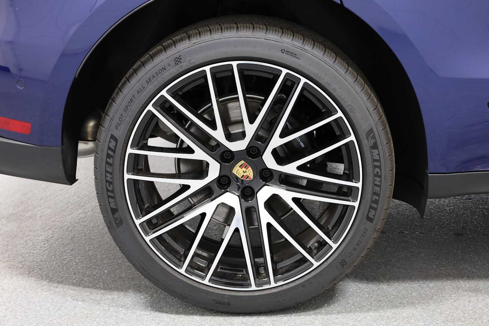 Thumbnail: 2024 Porsche Macan - 33