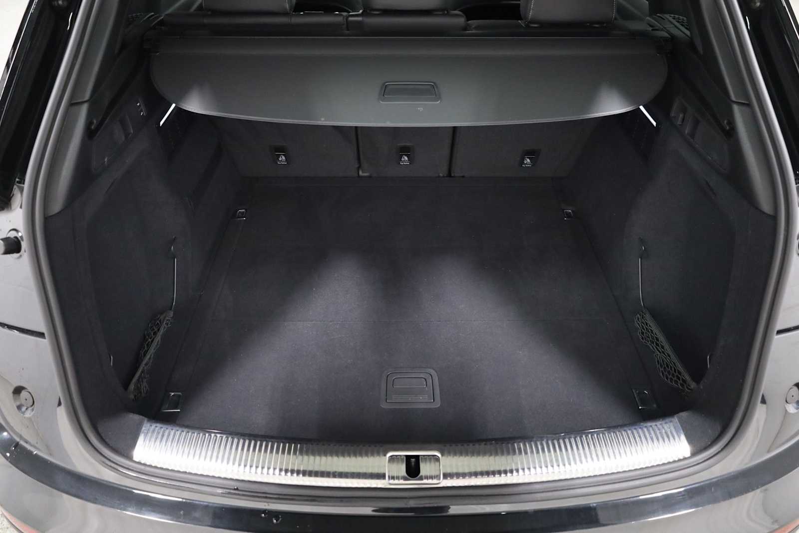 Thumbnail: 2024 Audi SQ5 - 38