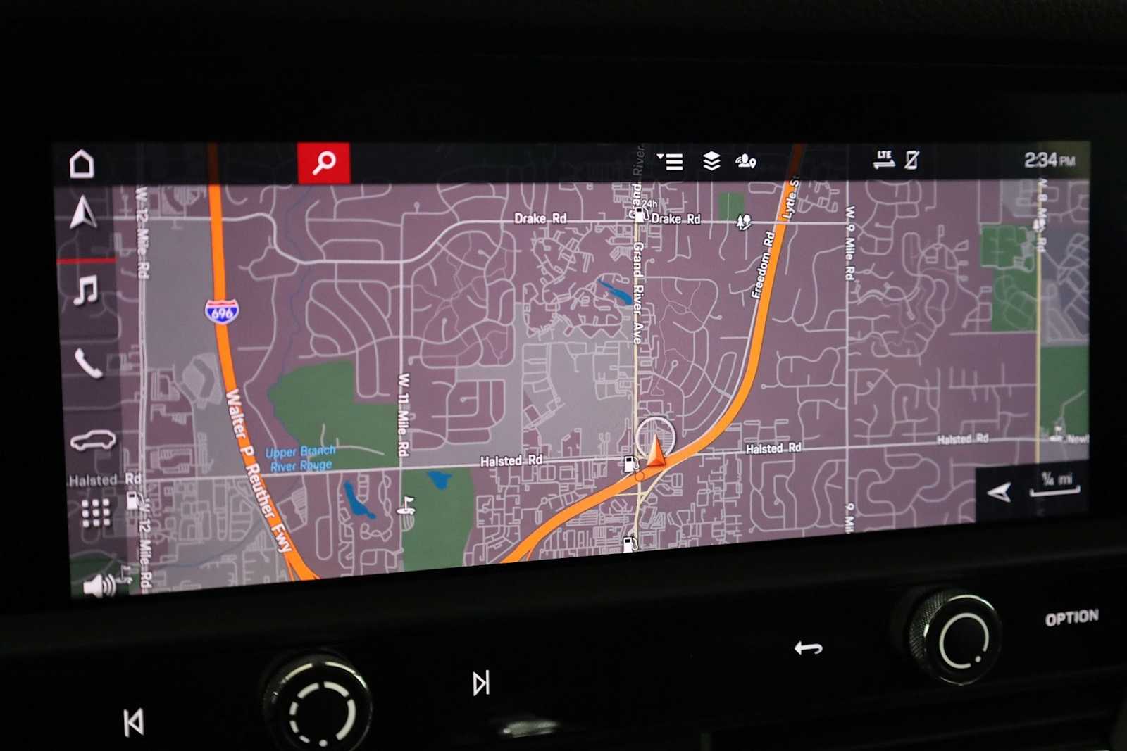 Thumbnail: 2026 Porsche Macan - 33