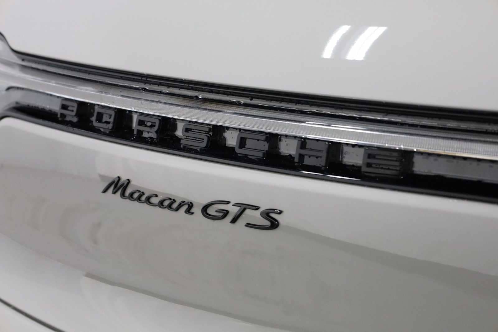 Thumbnail: 2026 Porsche Macan - 8